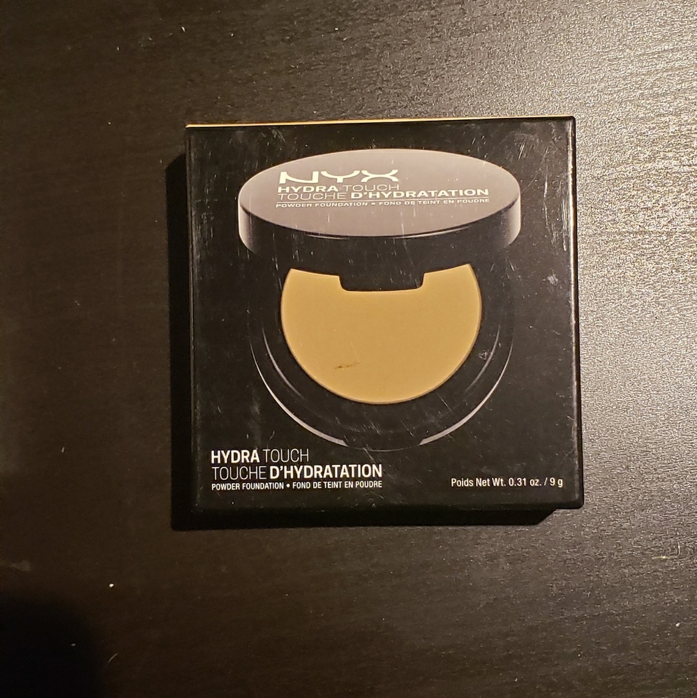 NYX Hydra Touch powder foundation